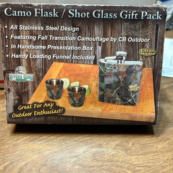 Camo Flask Outdoor Stainless Steel - Picture 1 of 8